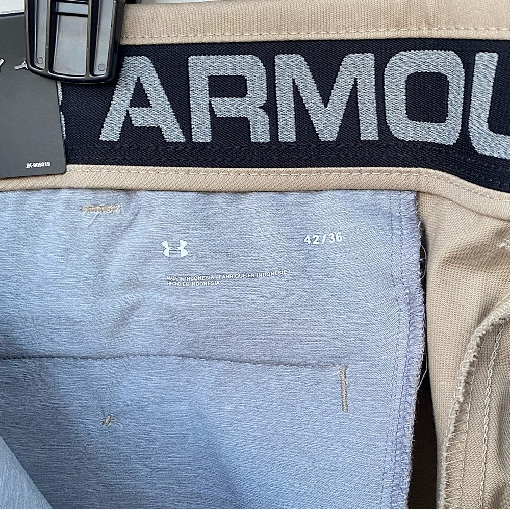 NWT Under Armour Size 42 Showdown Chino Golf Pants Khaki Lightweight 36" Inseam - Picture 3 of 8